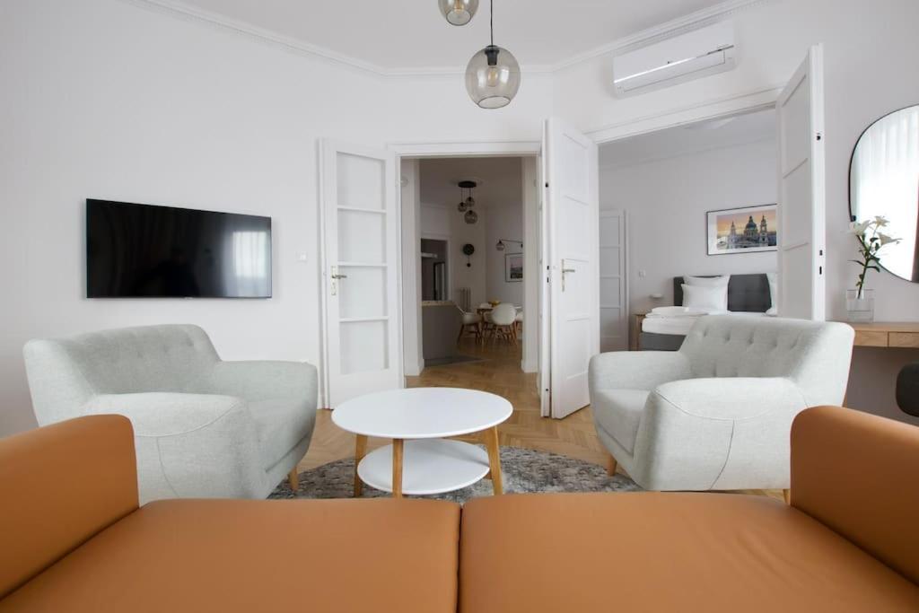Premium Apartment By Hi - Central 2 Bedroom - Best View Budapeste Exterior foto