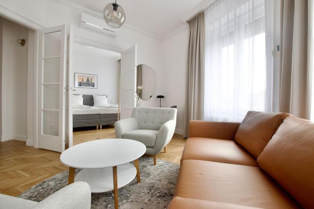 Premium Apartment By Hi - Central 2 Bedroom - Best View Budapeste Exterior foto