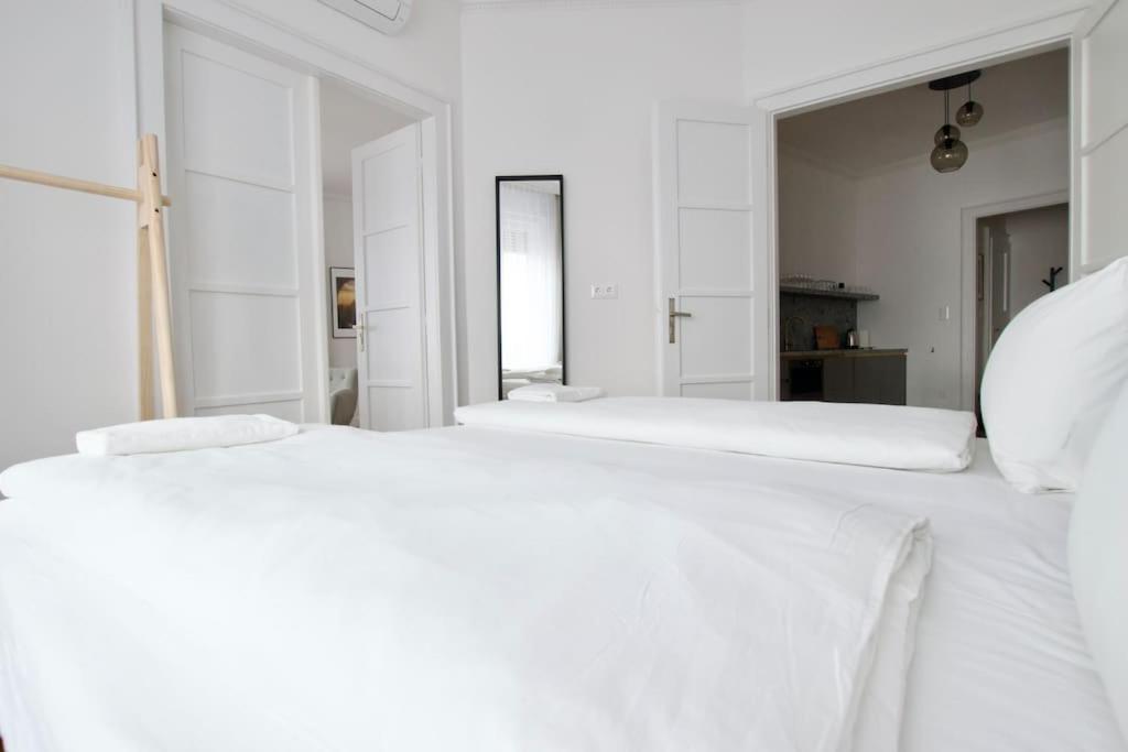 Premium Apartment By Hi - Central 2 Bedroom - Best View Budapeste Exterior foto
