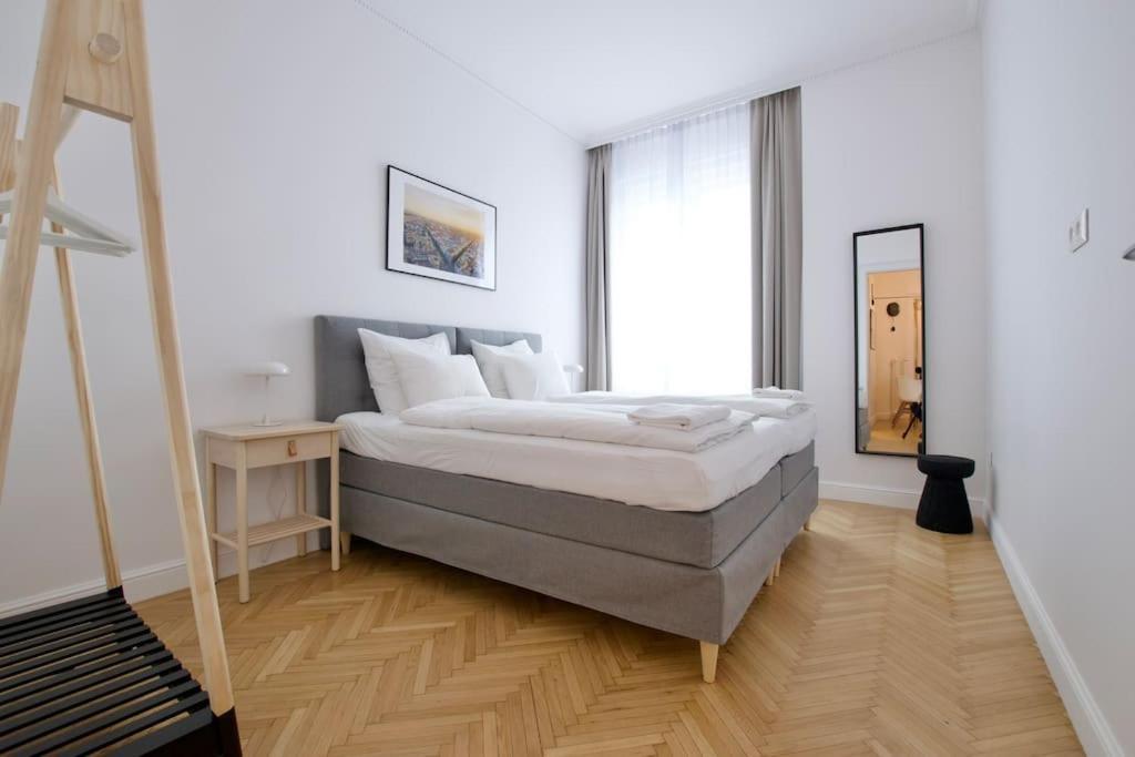 Premium Apartment By Hi - Central 2 Bedroom - Best View Budapeste Exterior foto