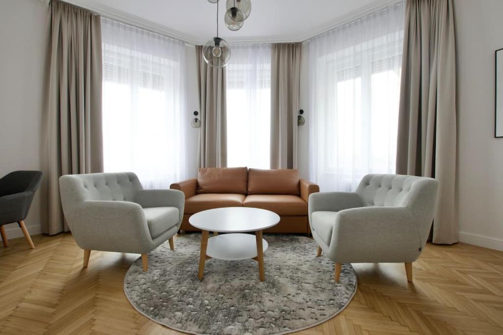 Premium Apartment By Hi - Central 2 Bedroom - Best View Budapeste Exterior foto