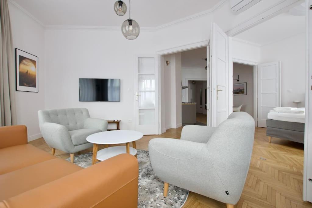 Premium Apartment By Hi - Central 2 Bedroom - Best View Budapeste Exterior foto