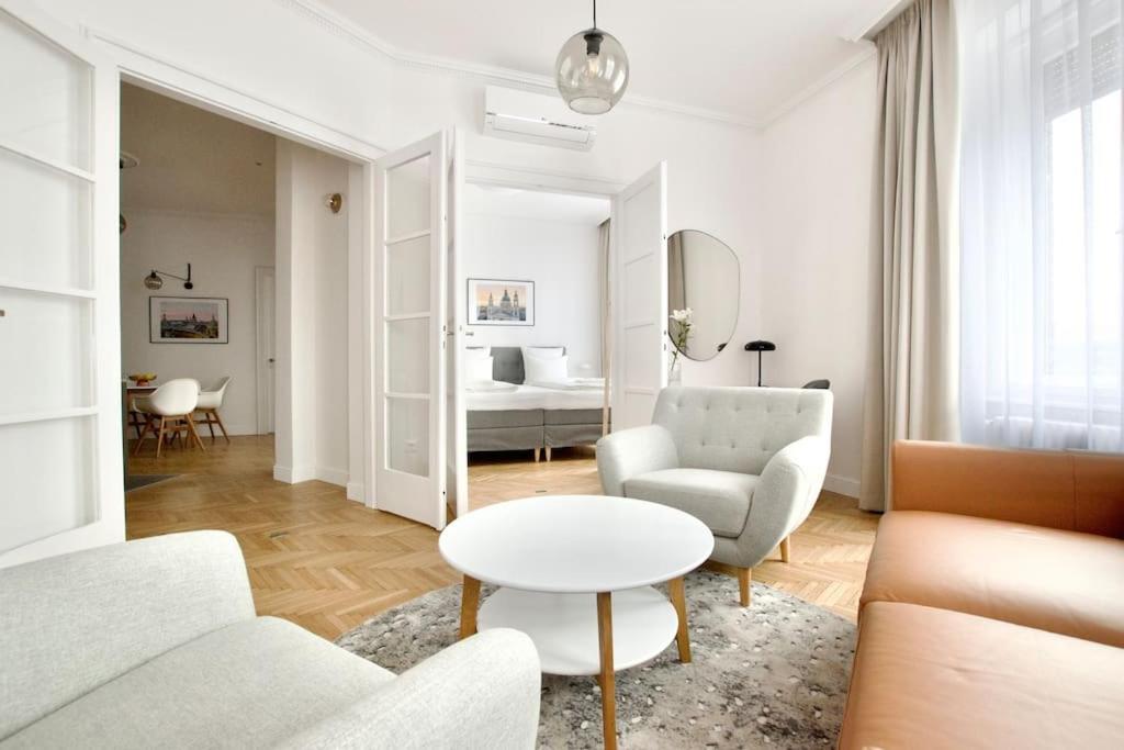 Premium Apartment By Hi - Central 2 Bedroom - Best View Budapeste Exterior foto