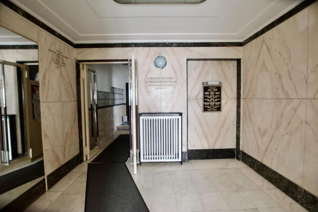 Premium Apartment By Hi - Central 2 Bedroom - Best View Budapeste Exterior foto