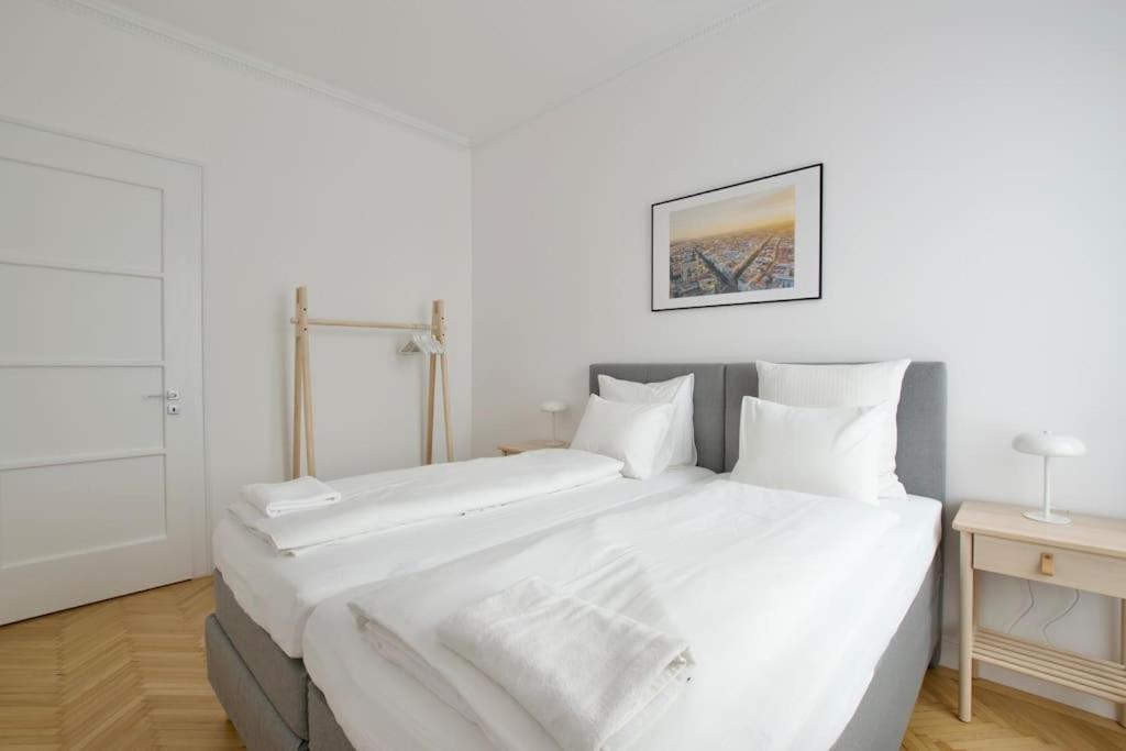 Premium Apartment By Hi - Central 2 Bedroom - Best View Budapeste Exterior foto