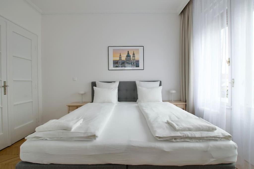 Premium Apartment By Hi - Central 2 Bedroom - Best View Budapeste Exterior foto