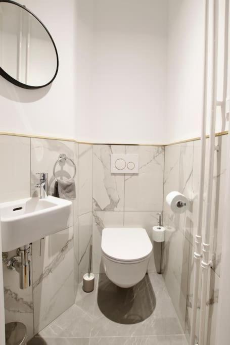 Premium Apartment By Hi - Central 2 Bedroom - Best View Budapeste Exterior foto